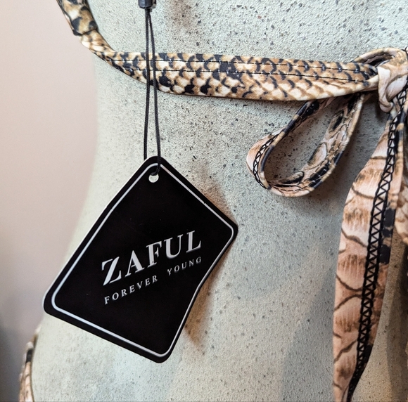 NWT Snake print bikini by Zaful, mm Woman's sz Small. Halter top & bottom - Picture 8 of 8